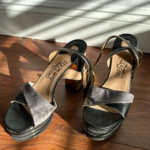 Salvatore Ferragamo GAGA Platform size 7. Authentic!! Gold and Black Slingbacks - Picture 5 of 11